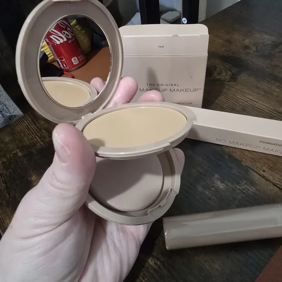No Makeup Makeup Foundation& Brush Duo